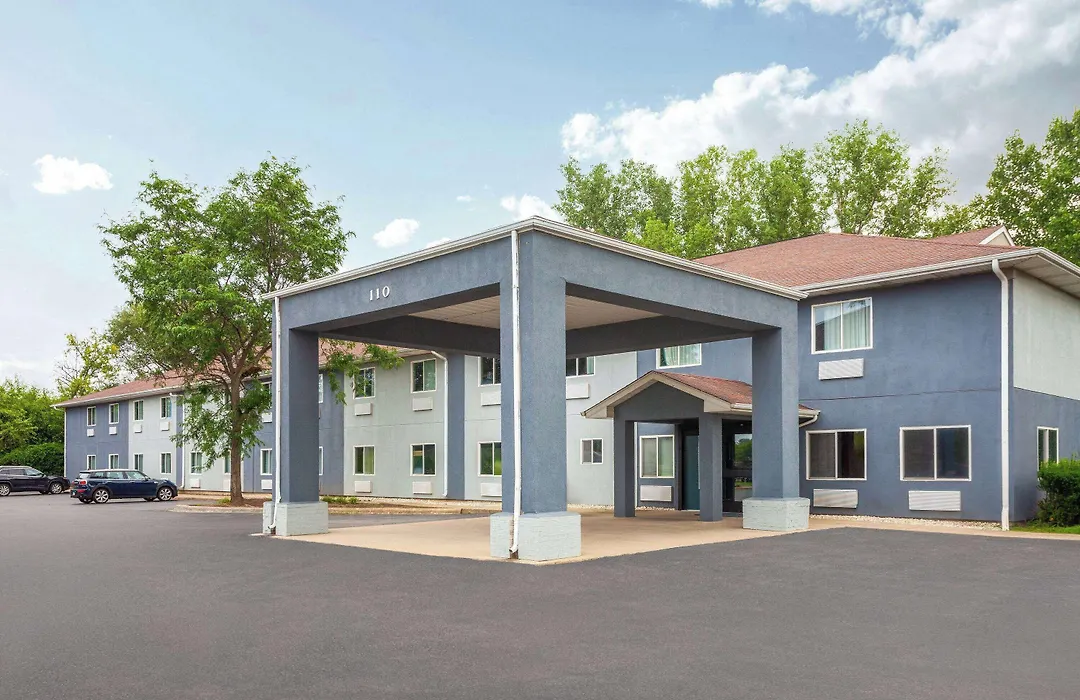 Super 8 By Wyndham Mchenry Fox Lake Area-1