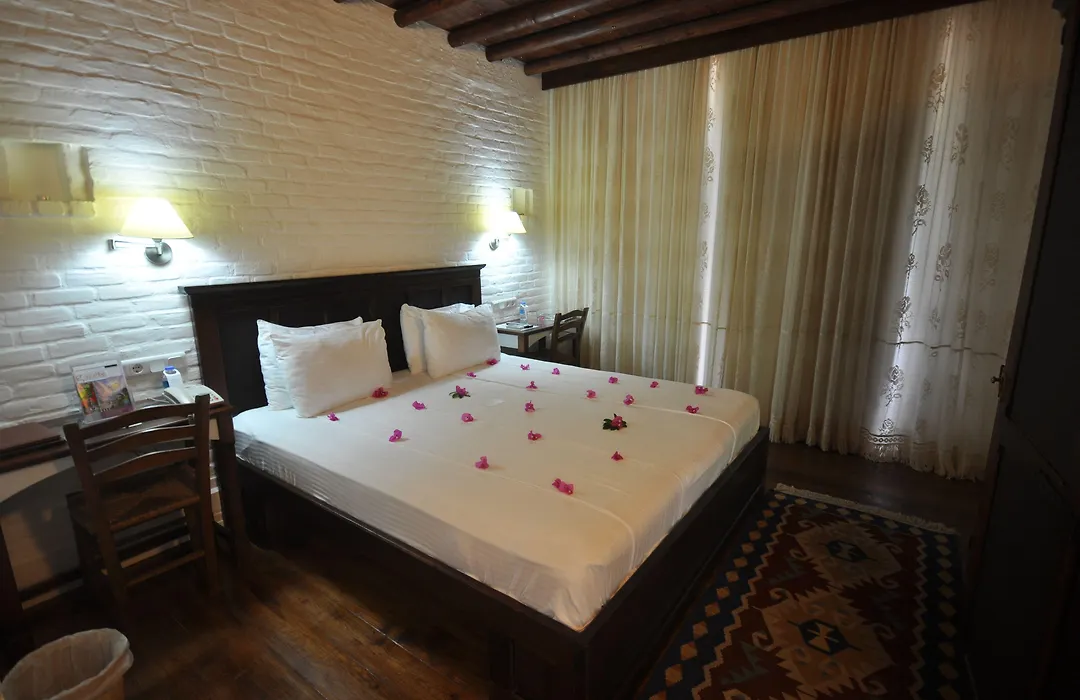 El Vino Hotel & Suites-1