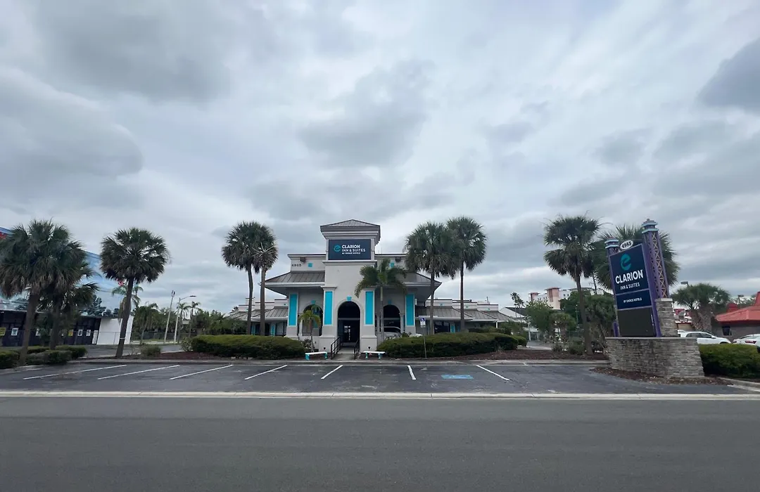 Clarion Inn & Suites Kissimmee-Lake Buena Vista South-1