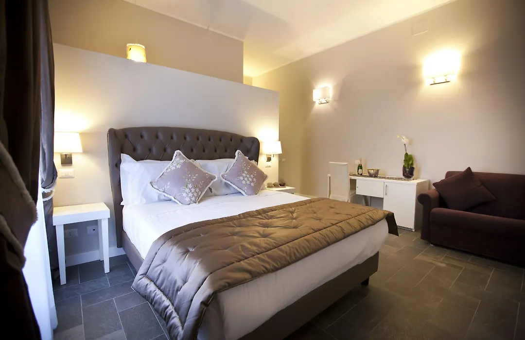 Chic&Town Luxury Rooms Piazza di Spagna-1
