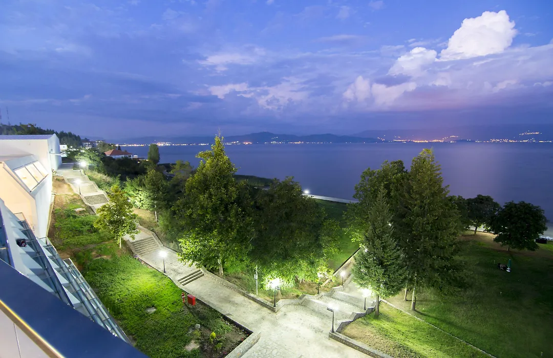 Hotel Izgrev Spa & Aquapark-1