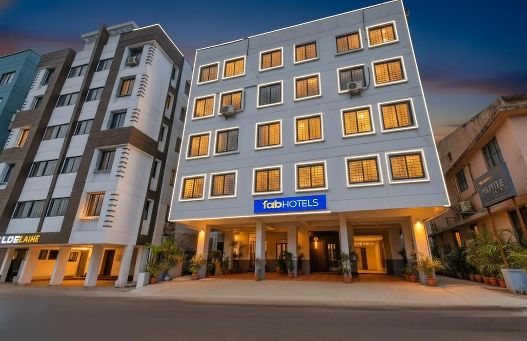 Fabhotel White House-1