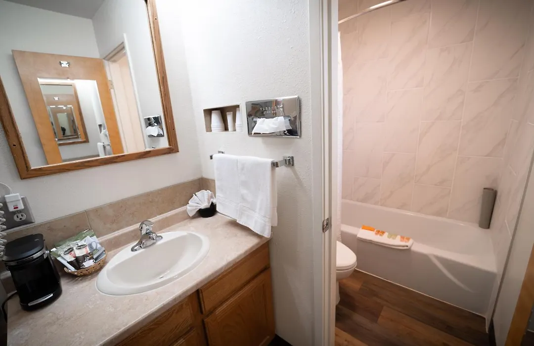Clover Creek Inn-1