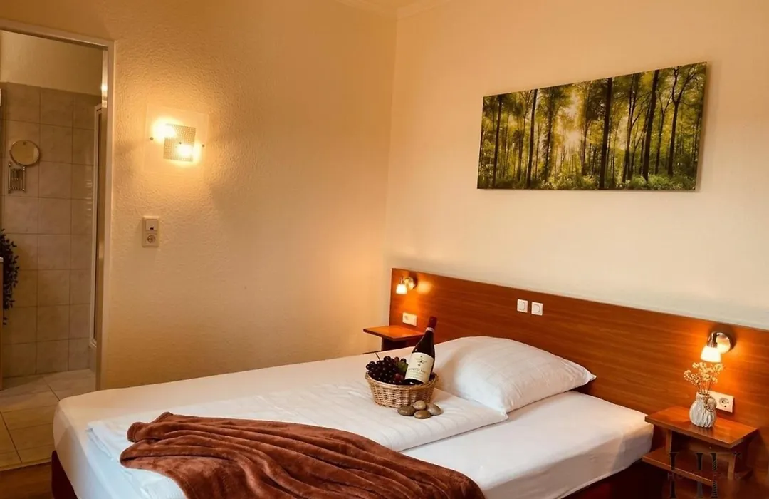 Hotel Falk-1