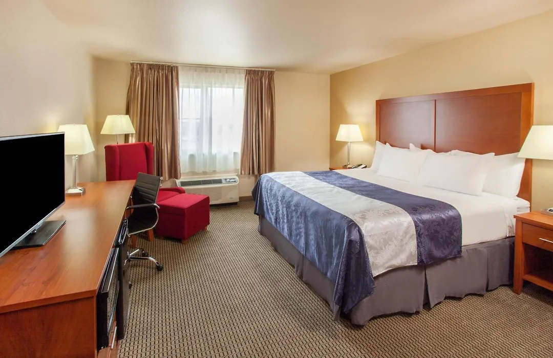 Baymont By Wyndham Grand Forks-1