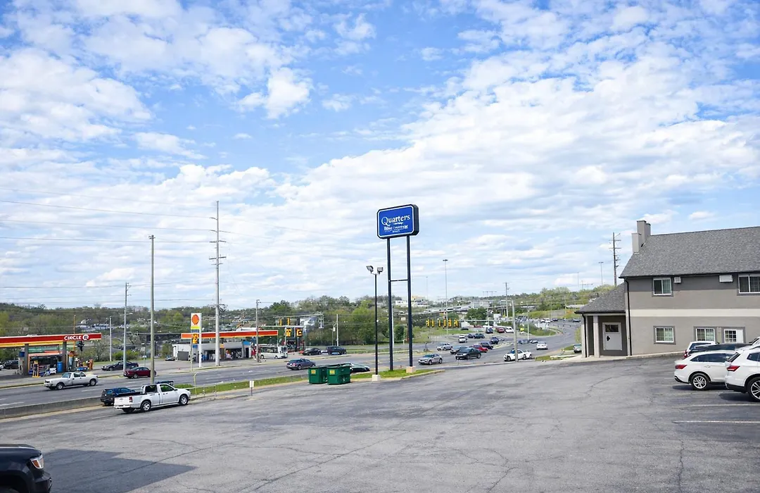 Quarters Inn&Suites-1