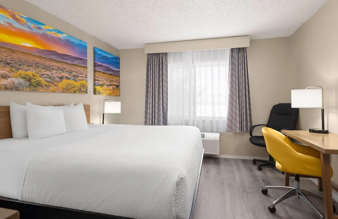 Days Inn & Suites By Wyndham Airport Albuquerque-1