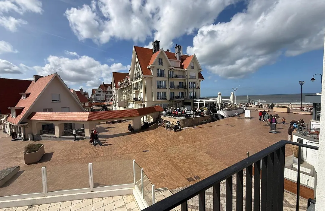 Strandhotel De Haan-1