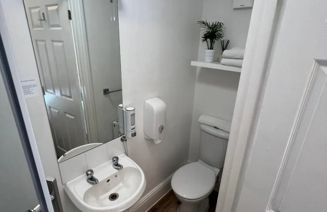 A & B Guest House Cambridge-1