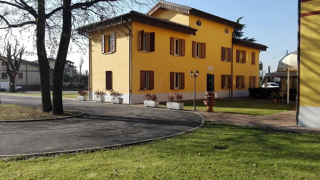 Corte Degli Estensi-1