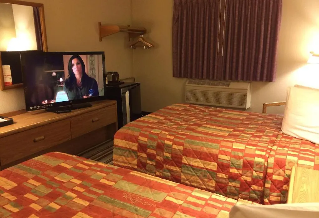 Super 8 By Wyndham Knoxville-1