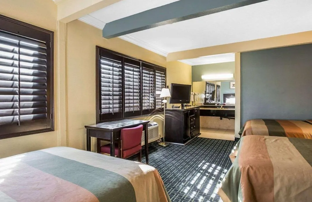 Rodeway Inn Hollywood-1
