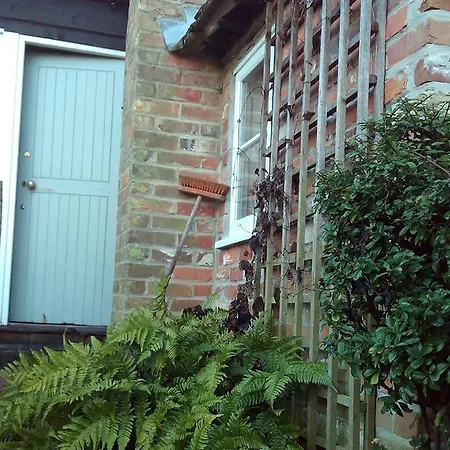 Field Farm Cottage B&B-2