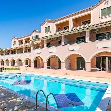 Bella De Lux Apts-3