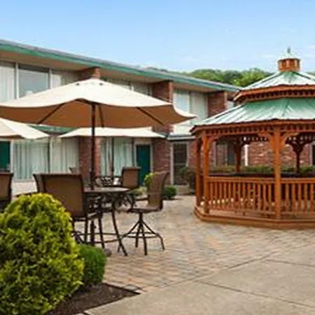 Days Inn By Wyndham Butler Conference Center-3