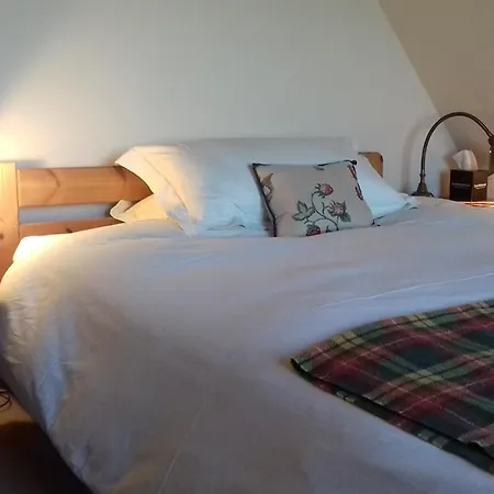 Field Farm Cottage B&B-3
