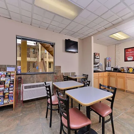 Econo Lodge-2