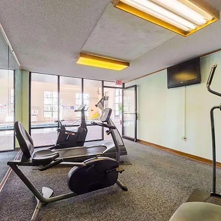 Econo Lodge Inn & Suites Bentonville-3
