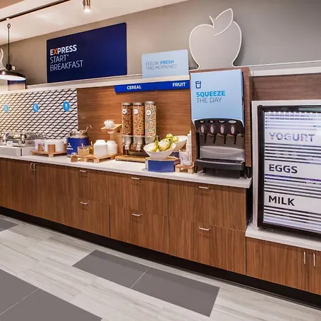 Holiday Inn Express Hotel & Suites Norfolk By Ihg-3