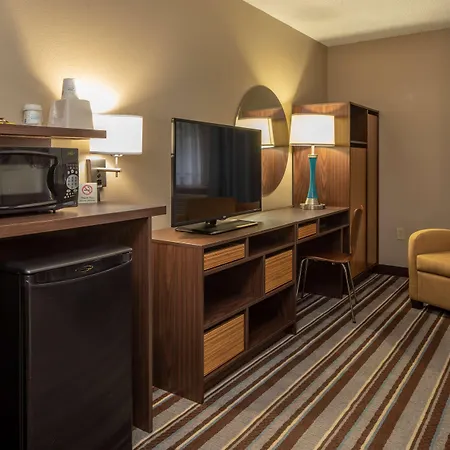 Super 8 By Wyndham Steubenville-3