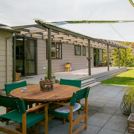 Lupin Lodge Bed & Breakfast-3