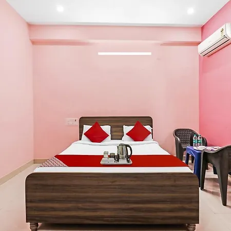 Oyo Flagship Hotel Golden Suites-3