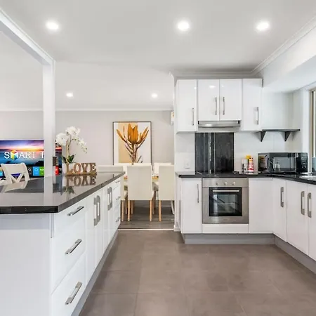 Luxury 5Br Retreat Family House With Pool In Gc-2