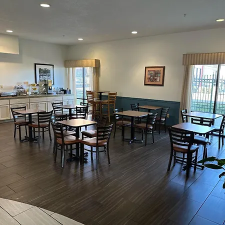 Quality Inn & Suites Hattiesburg North-2