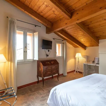 Casa Isolani Guest House Santo Stefano-3