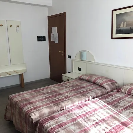 Hotel Alpi Del Mare-2