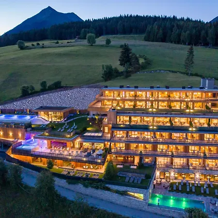 Tratterhof Mountain Sky Hotel-3