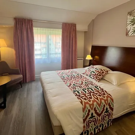 Logis Hotel Le Menestrel - Chambres Climatisees-3