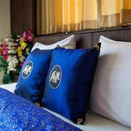 Triple Rund Place Hotel-3