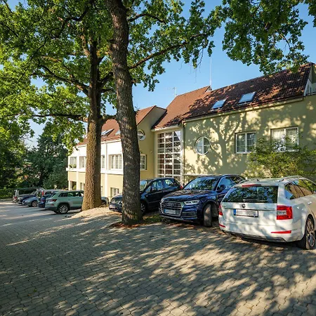 Hotel Silenzio-2