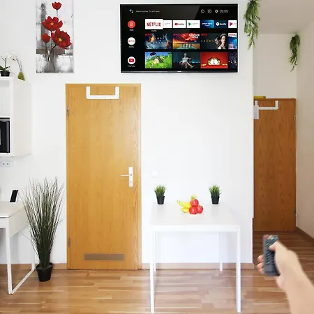 Hotel Ulm Zentrum - Komplettes Zimmer, Hochbett, Android TV&eigenem Bad - perfekt für Familien&Gruppen-3