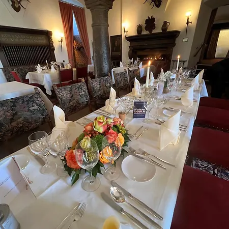 Hotel Und Restaurant Burg Schnellenberg-3