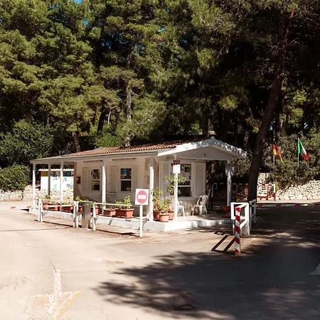 Villaggio Camping Punta Lunga-3