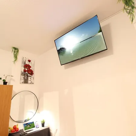 Hotel Ulm Zentrum - Komplettes Zimmer, Hochbett, Android TV&eigenem Bad - perfekt für Familien&Gruppen-2