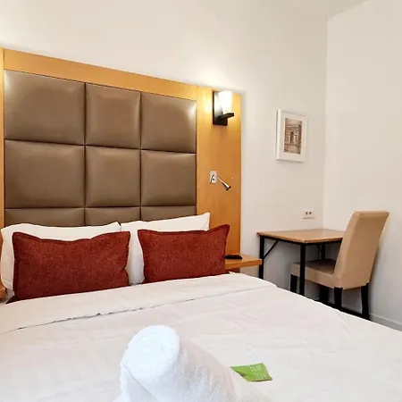 Hotel De France 18-3