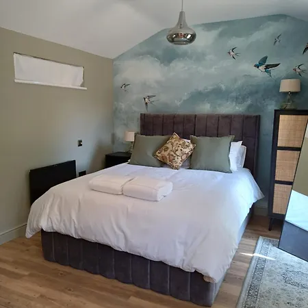 The Beehive Inn-3
