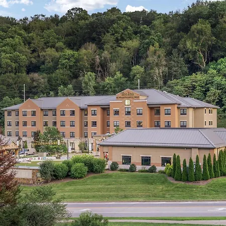 Best Western Plus Franciscan Square Inn & Suites Steubenville-2