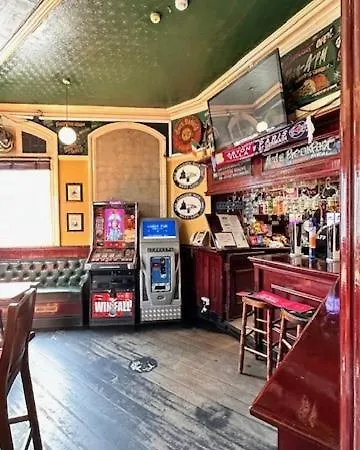 Shanahans B&B With Sports Bar-2