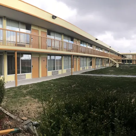 Days Inn By Wyndham Salem, Il-2