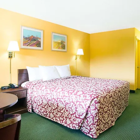 Days Inn By Wyndham Camilla-3