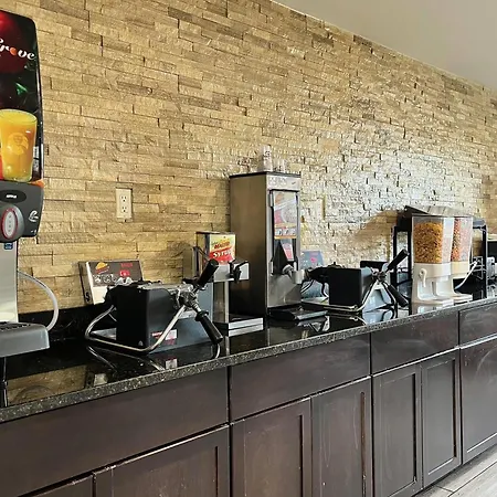 Baymont By Wyndham Indianapolis Airport Lynhurst-3