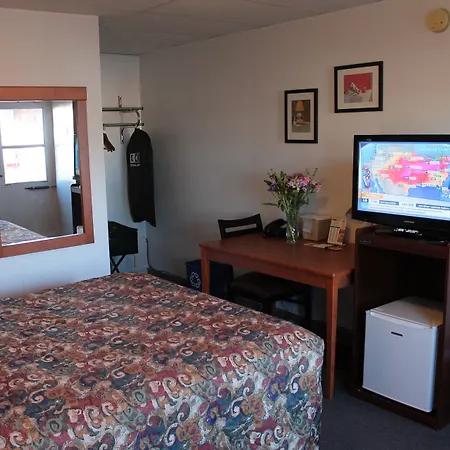 Budget Host Crestview Inn-3