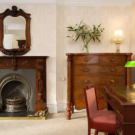 Lincoln House Private Hotel-2