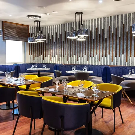 Premier Inn Dubai Al Jaddaf - An Emirates Group Company-2