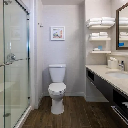 Hampton Inn Commerce-3