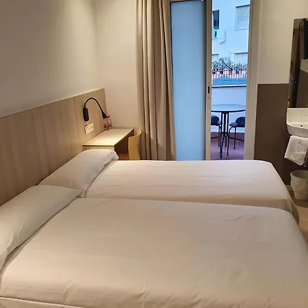 Hostal Bestprice Barcelona Stadium-3